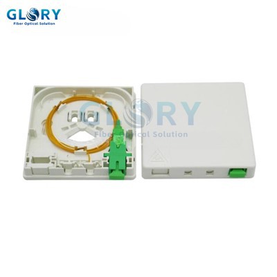 Stenska vtičnica za optična vlakna